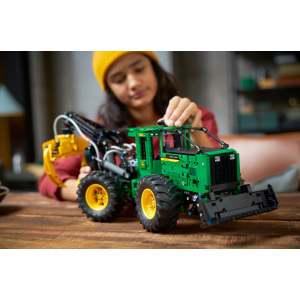 Lego Technic John Deere 948L-II Skidder (42157)